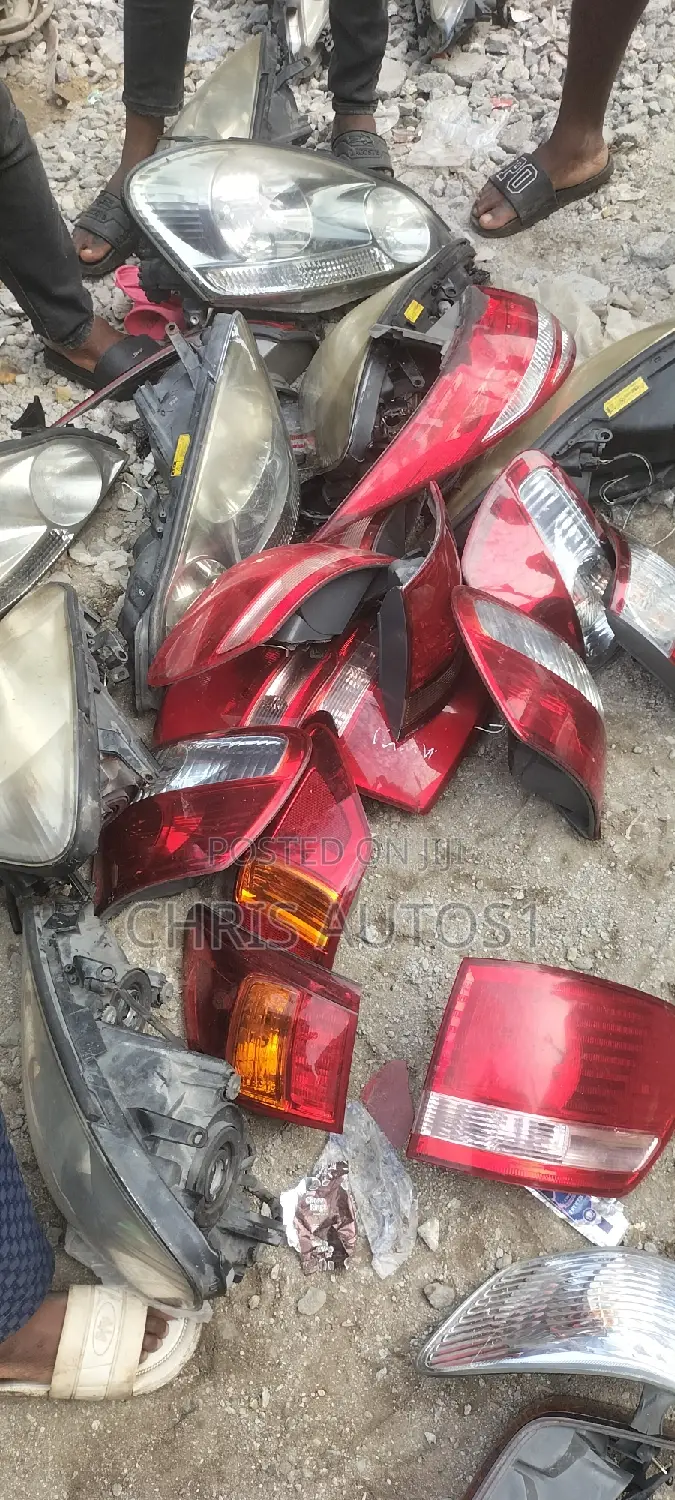 All Types of Headlight and Back Lights for Toyota Available