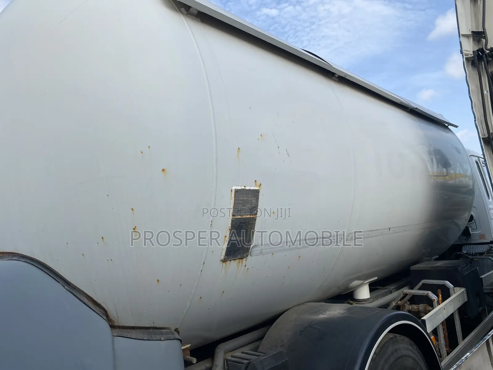 Volvo Gas Tank Truck
