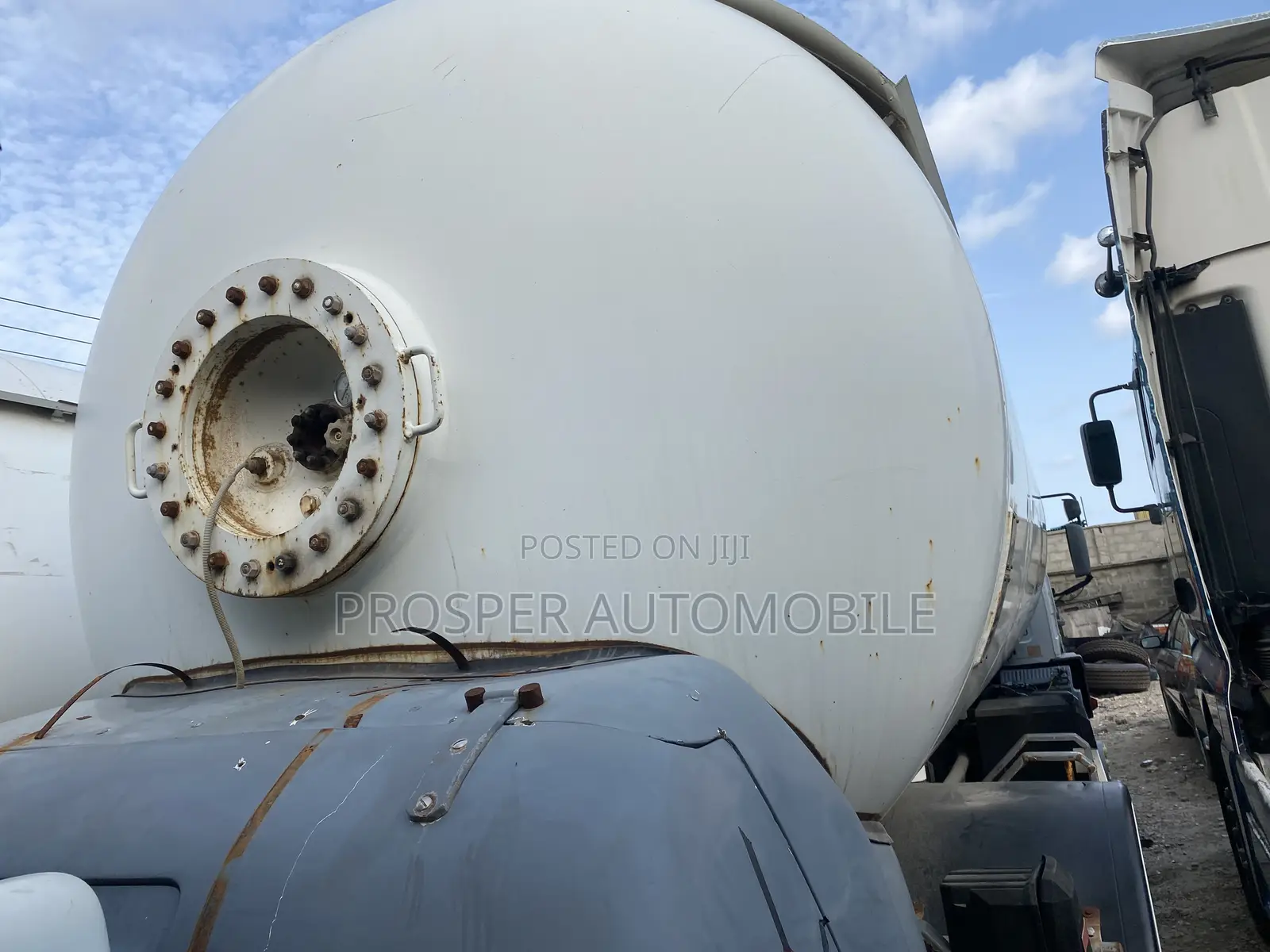 Volvo Gas Tank Truck