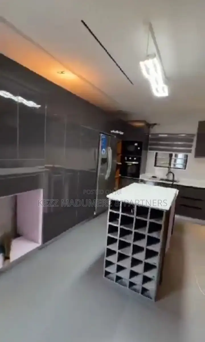 5bdrm Duplex in Centenary City for sale