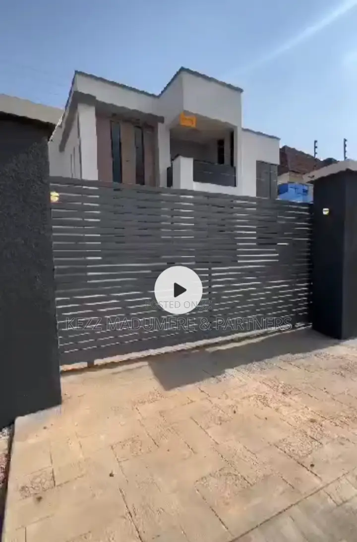 5bdrm Duplex in Centenary City for sale