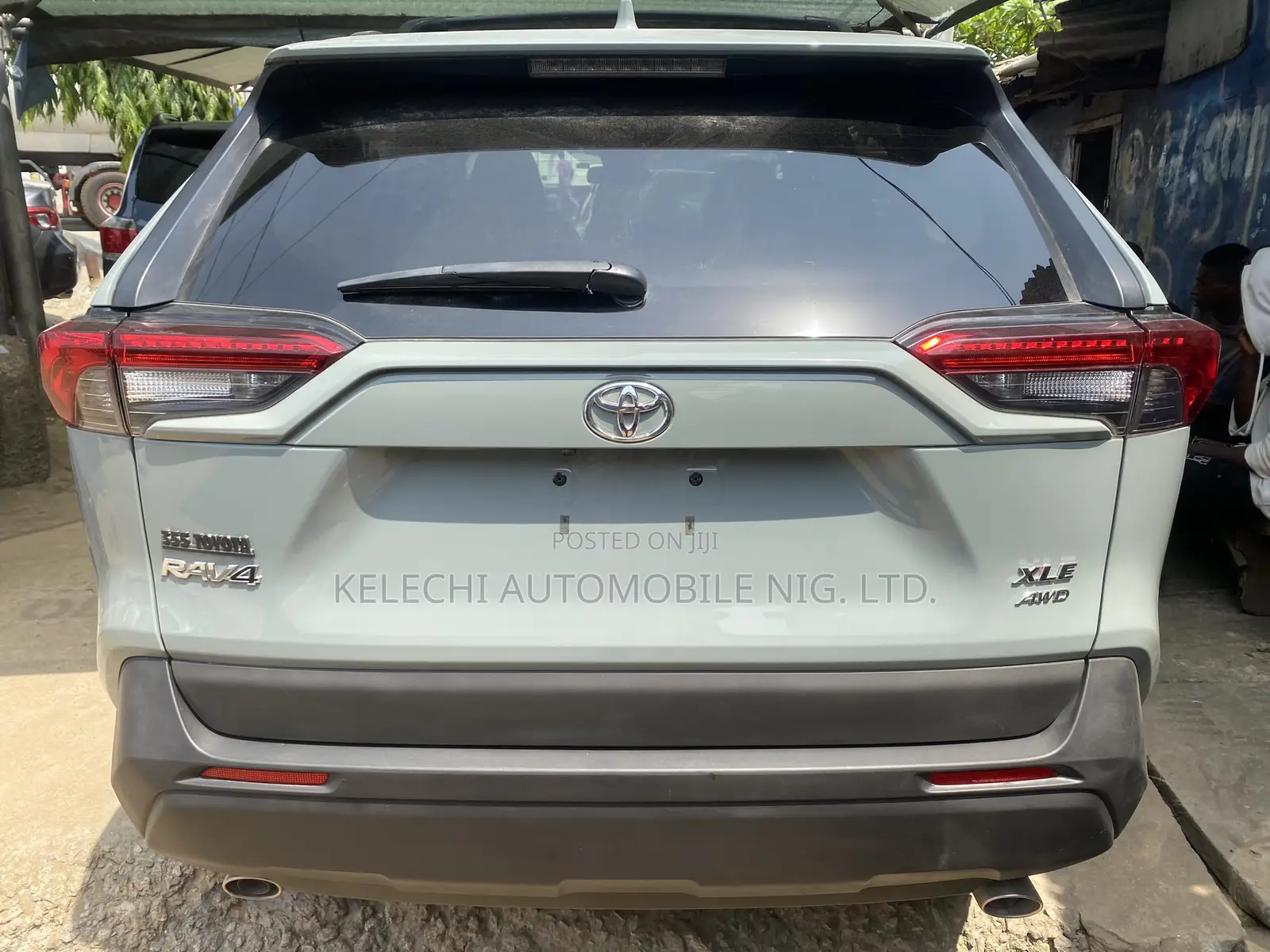 Toyota RAV4 XLE AWD 2020 Silver
