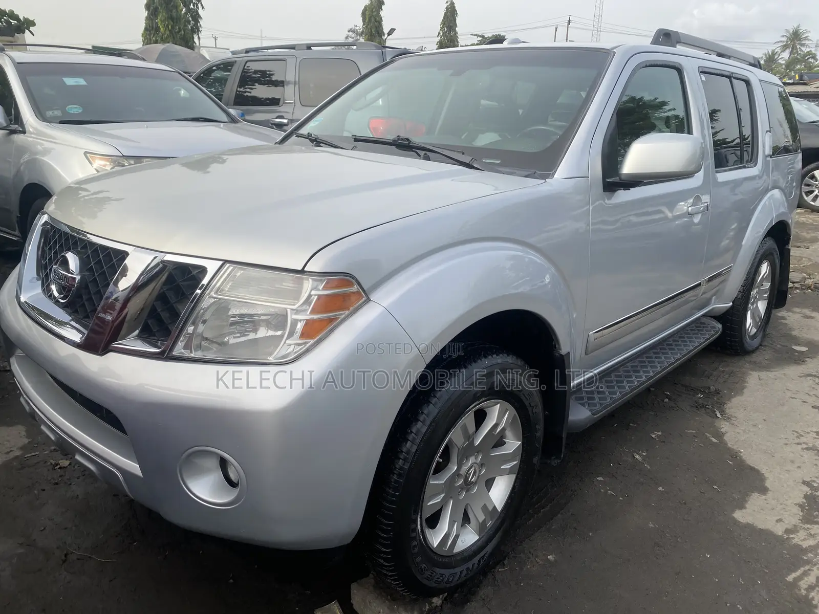 Nissan Pathfinder Silver 4x4 2011 Silver