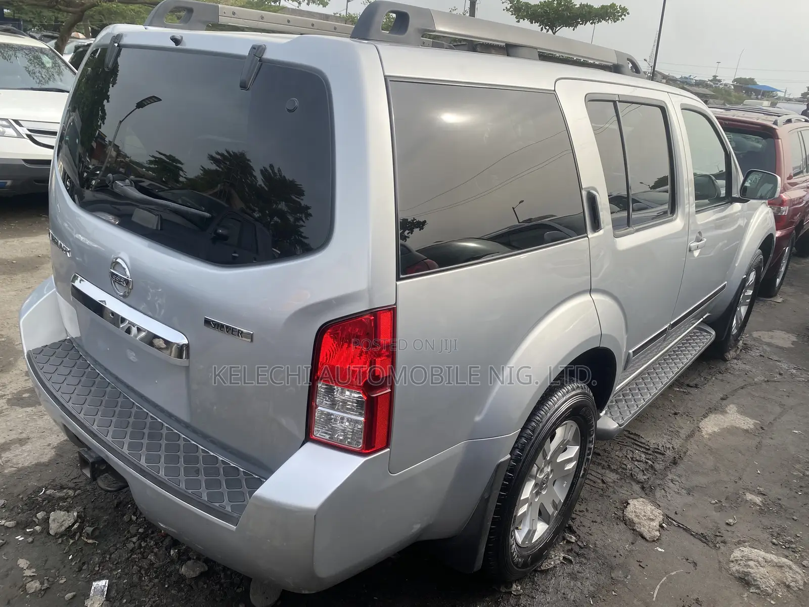 Nissan Pathfinder Silver 4x4 2011 Silver