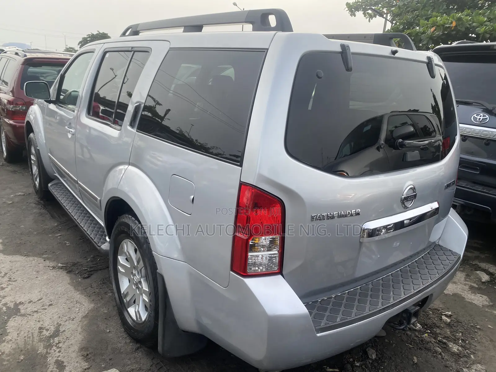 Nissan Pathfinder Silver 4x4 2011 Silver
