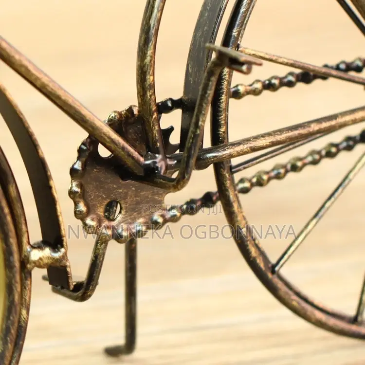 Reminiscent Metal Bike Model Table Clock
