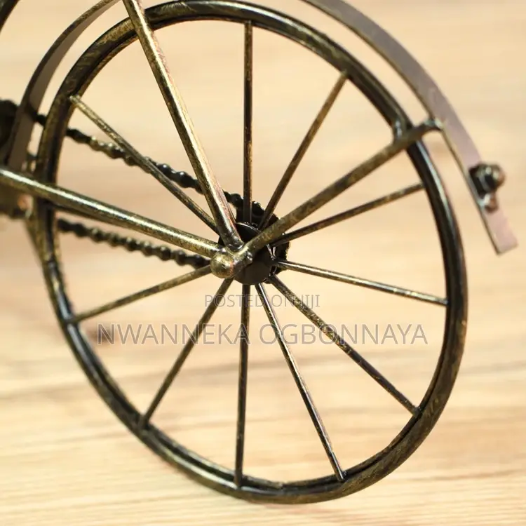 Reminiscent Metal Bike Model Table Clock