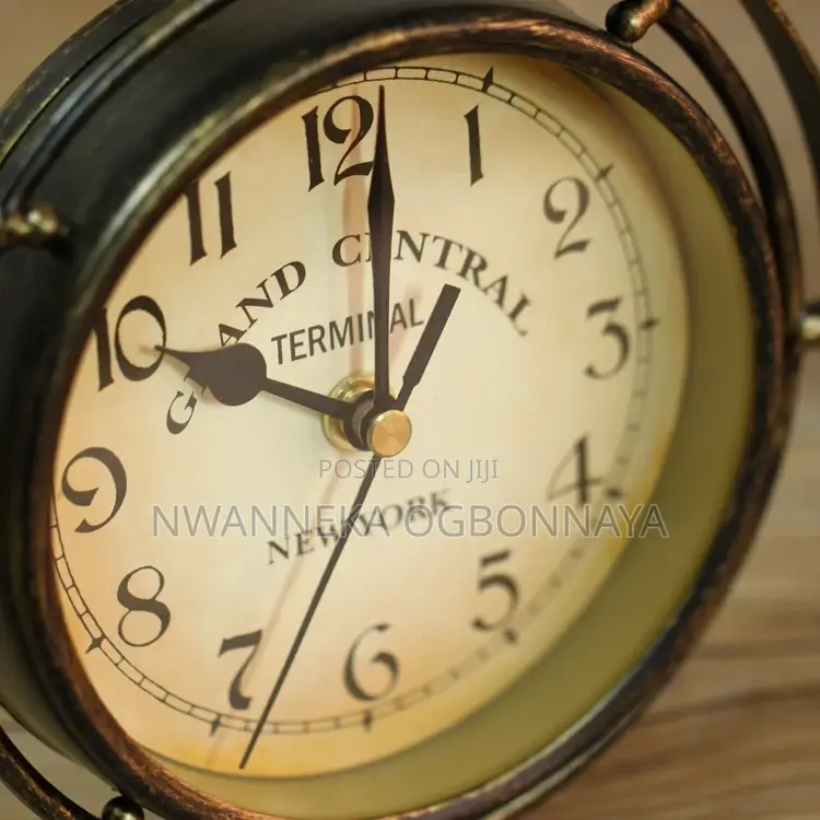 Reminiscent Metal Bike Model Table Clock