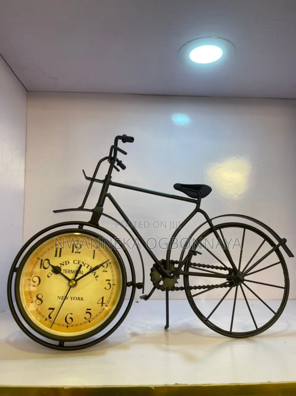 Reminiscent Metal Bike Model Table Clock