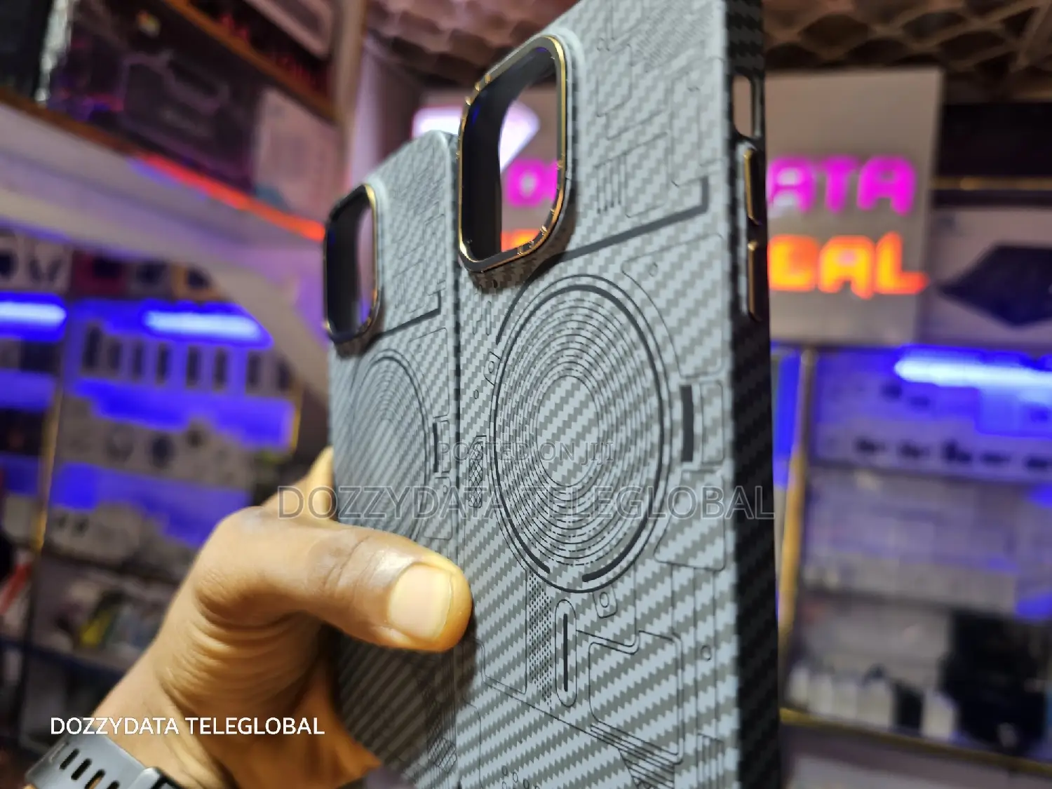 iPhone 14 Pro Max/15 Pro Max Luxury Carbon Fiber Magnetic