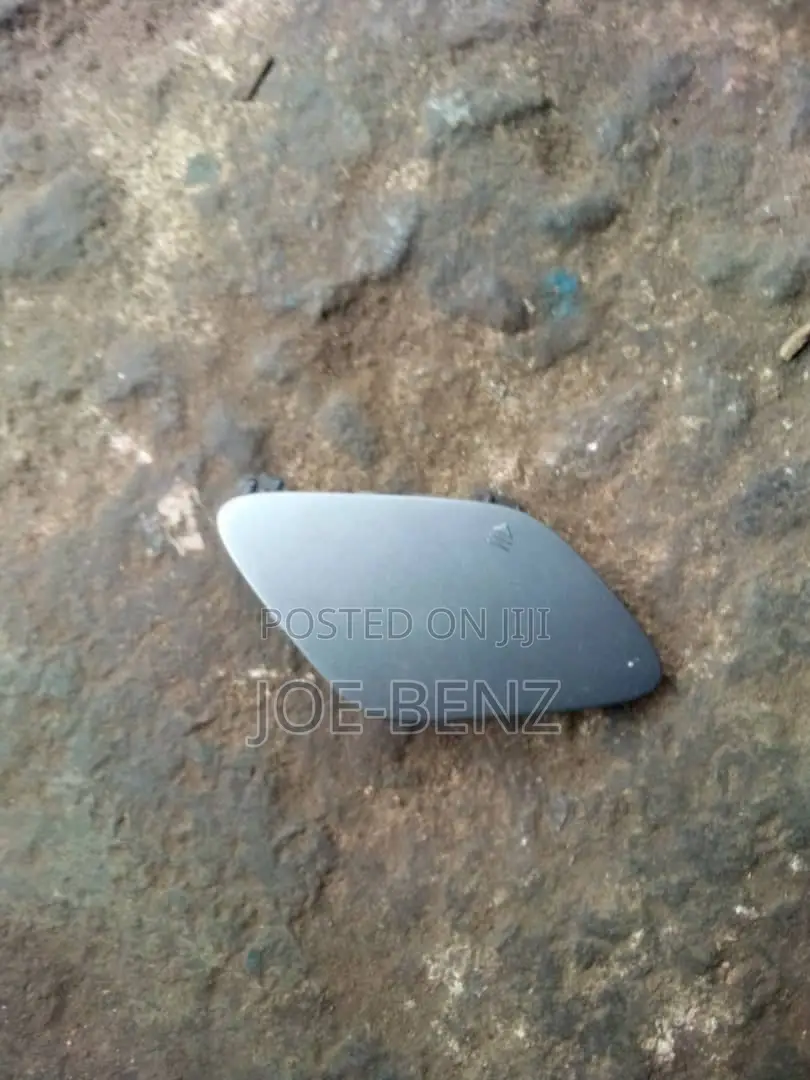 E350 2014 Front Bumper Towing Cover