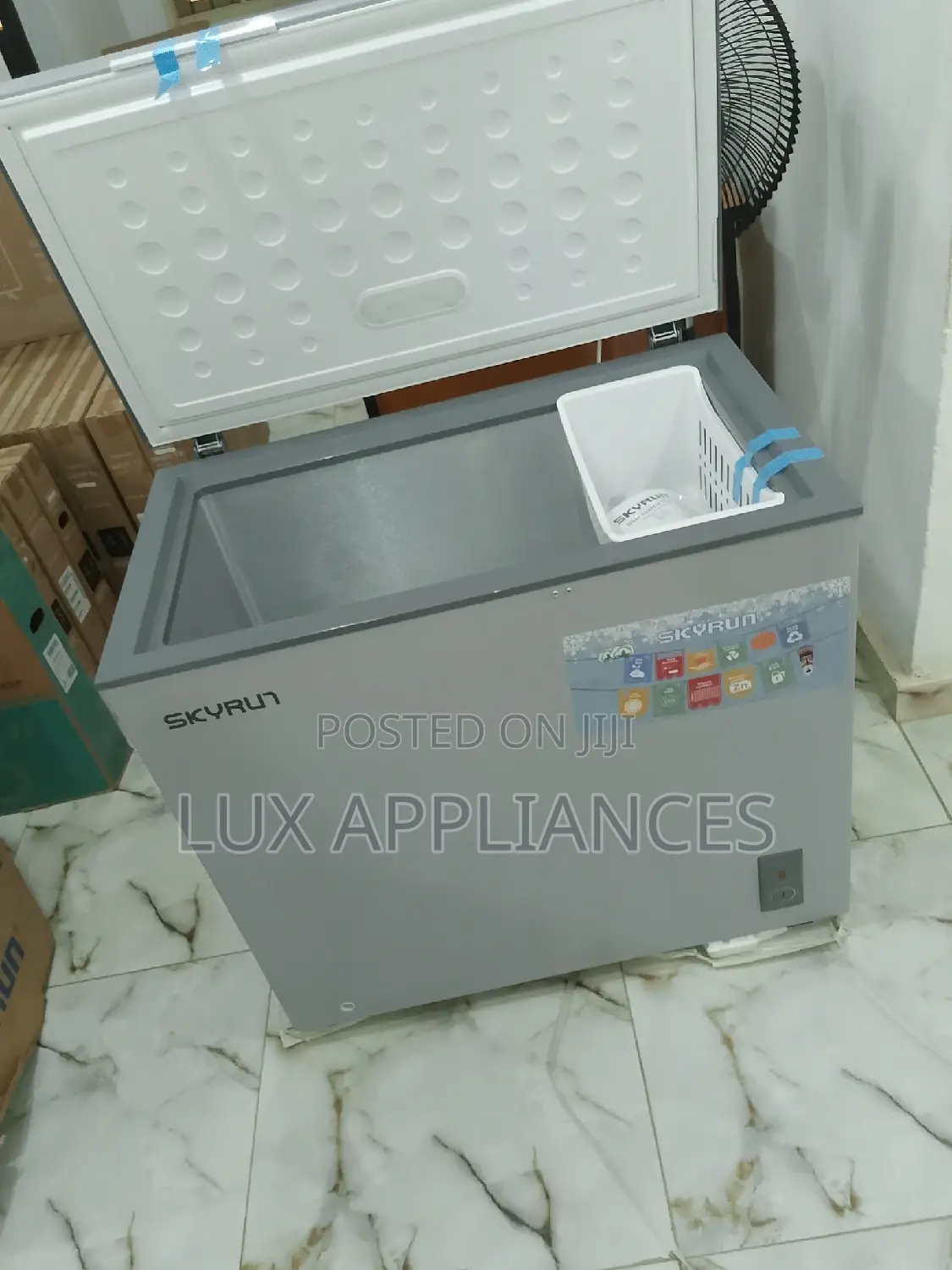 Low Noise Chest Freezer With a Removable Baskets 200 Liters