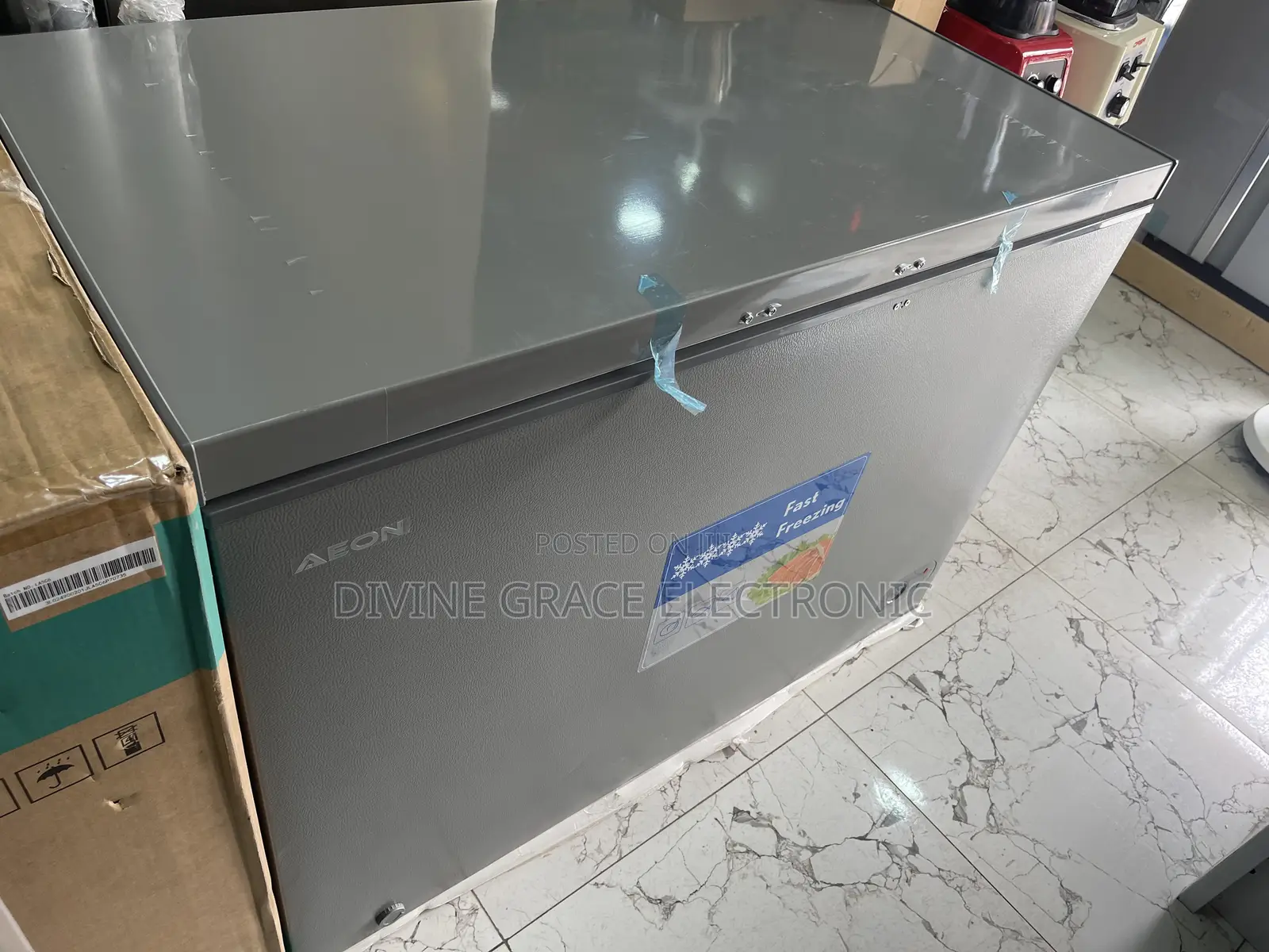 302 Litres Aeon Chest Freezer