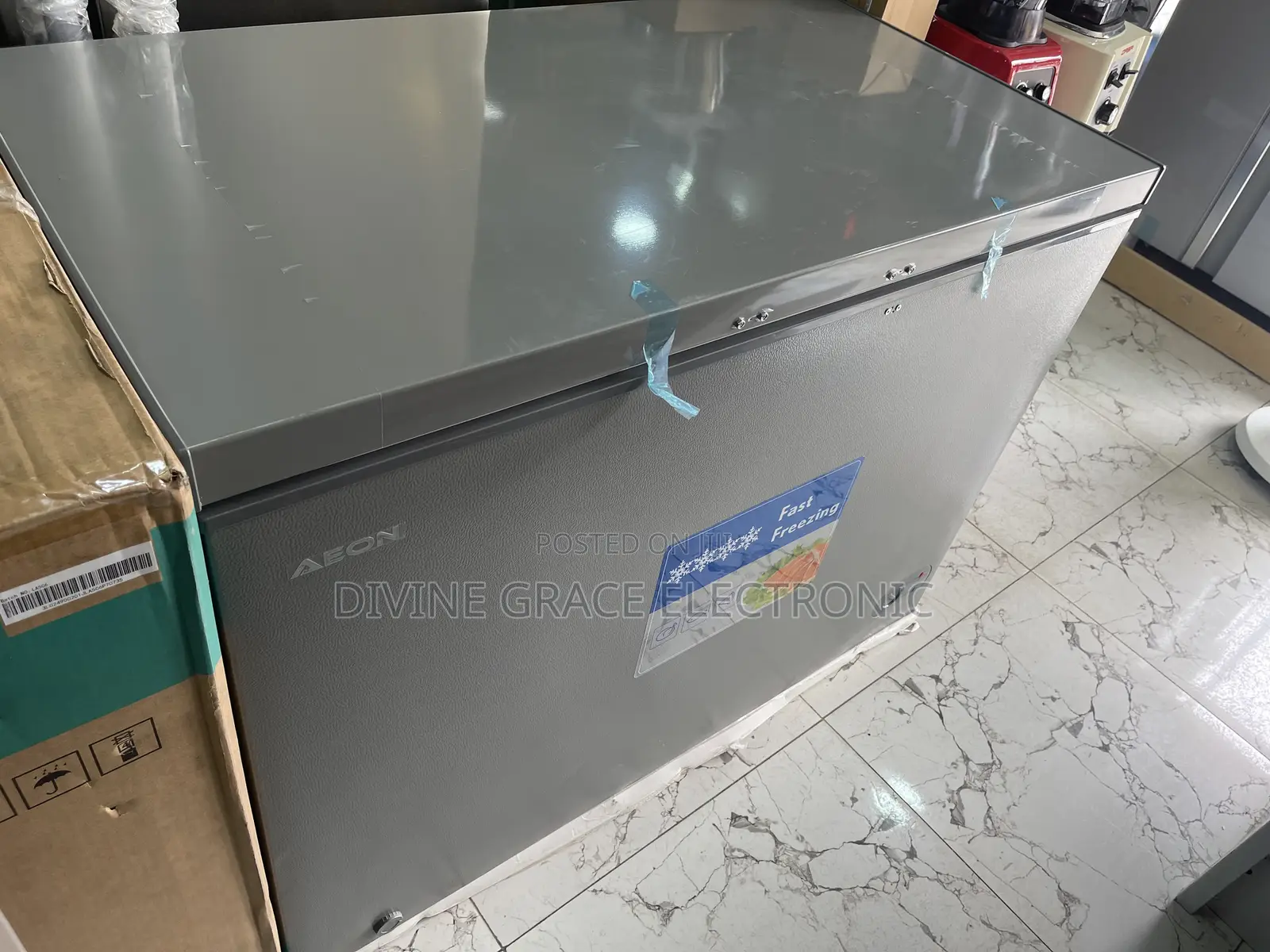 302 Litres Aeon Chest Freezer