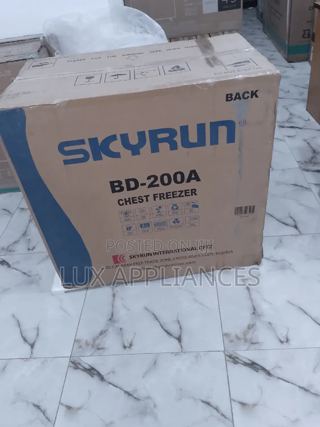 Interior LED Lighting Skyrun Chest Freezer With Key Lock
