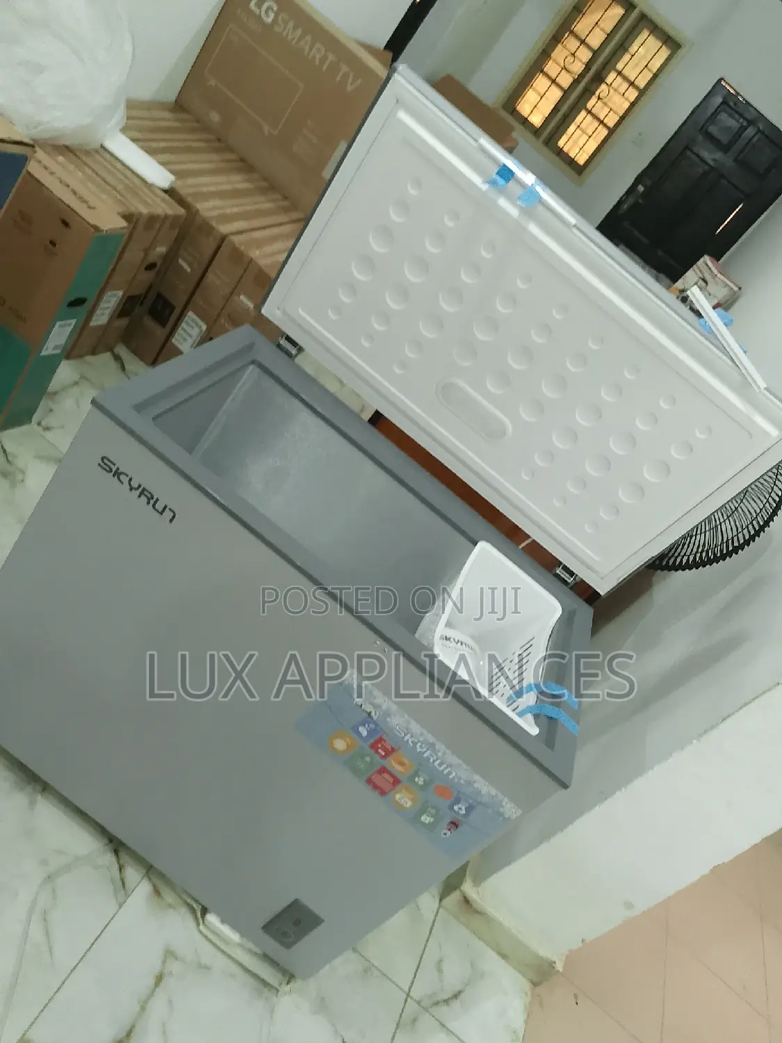 Interior LED Lighting Skyrun Chest Freezer With Key Lock