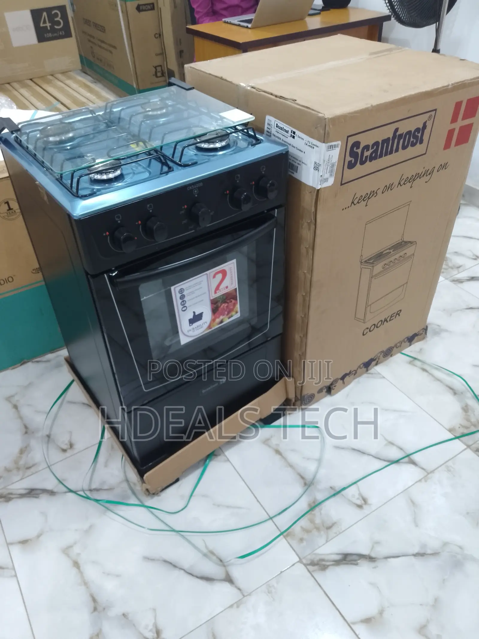 Standing Scanfrost 4 Burner Gas Cooker.