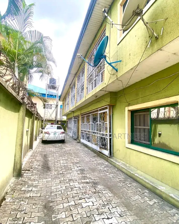 8bdrm Block of Flats in Rukpakurushi, for sale
