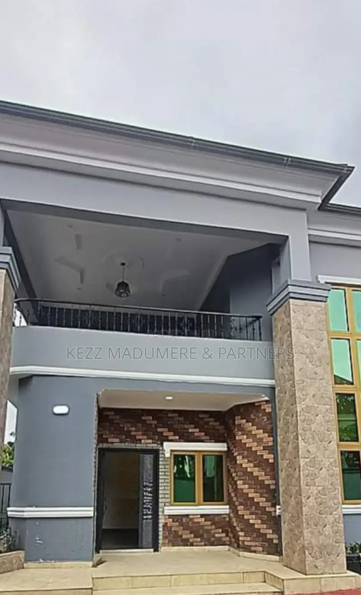 4bdrm Duplex in Gated Estate , Nta for sale