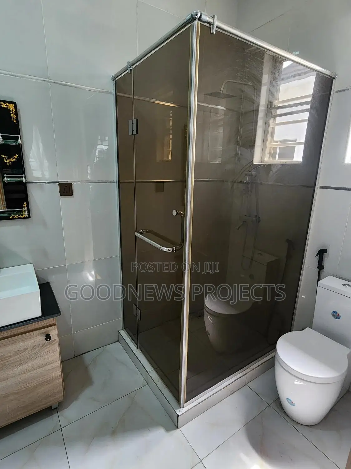 Frameless Brown Glass Cubicle
