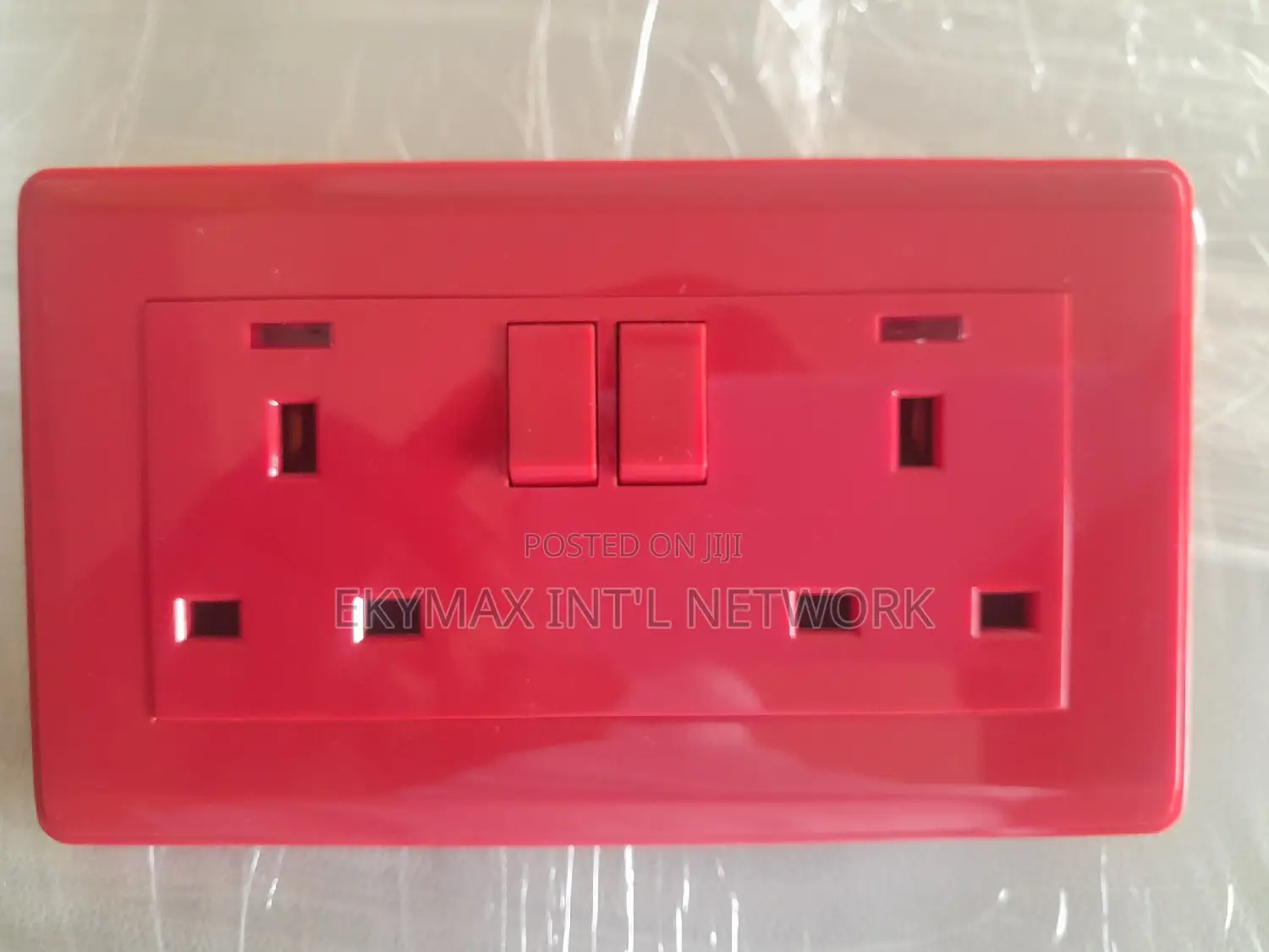 13am 250V Red Socket