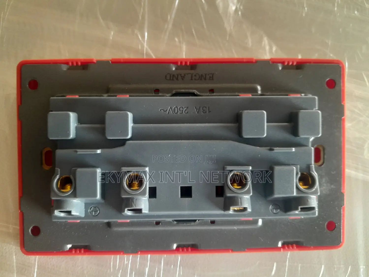13am 250V Red Socket