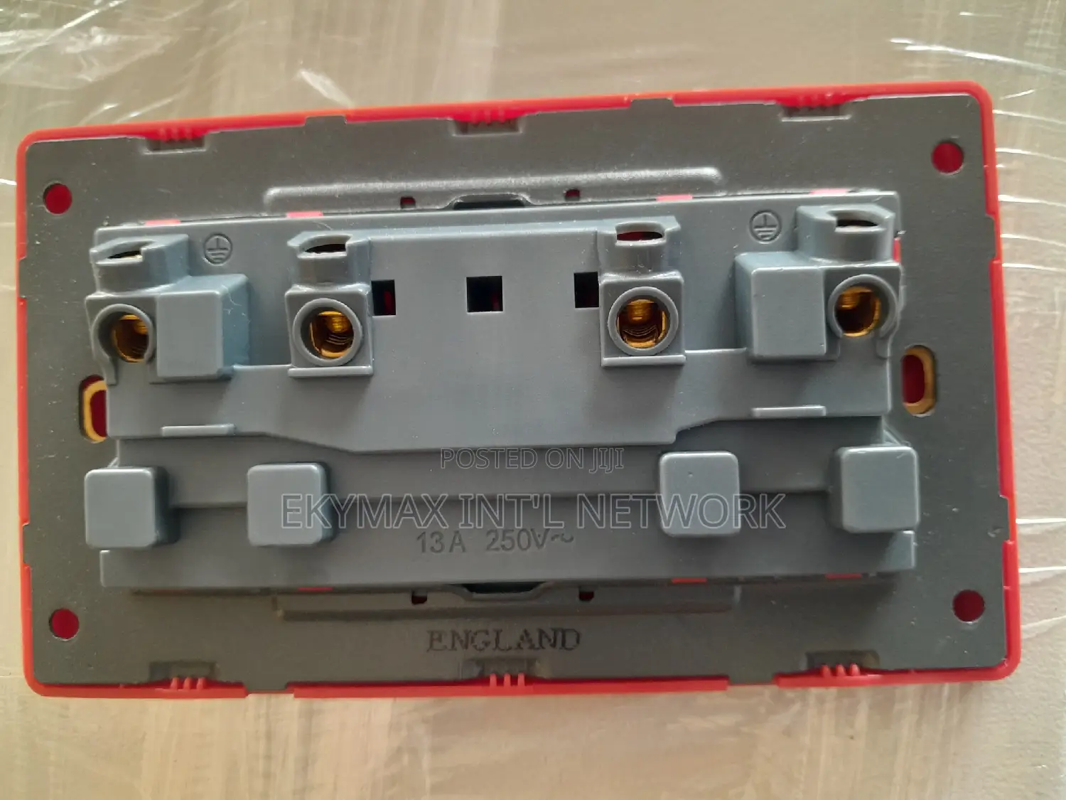 13am 250V Red Socket