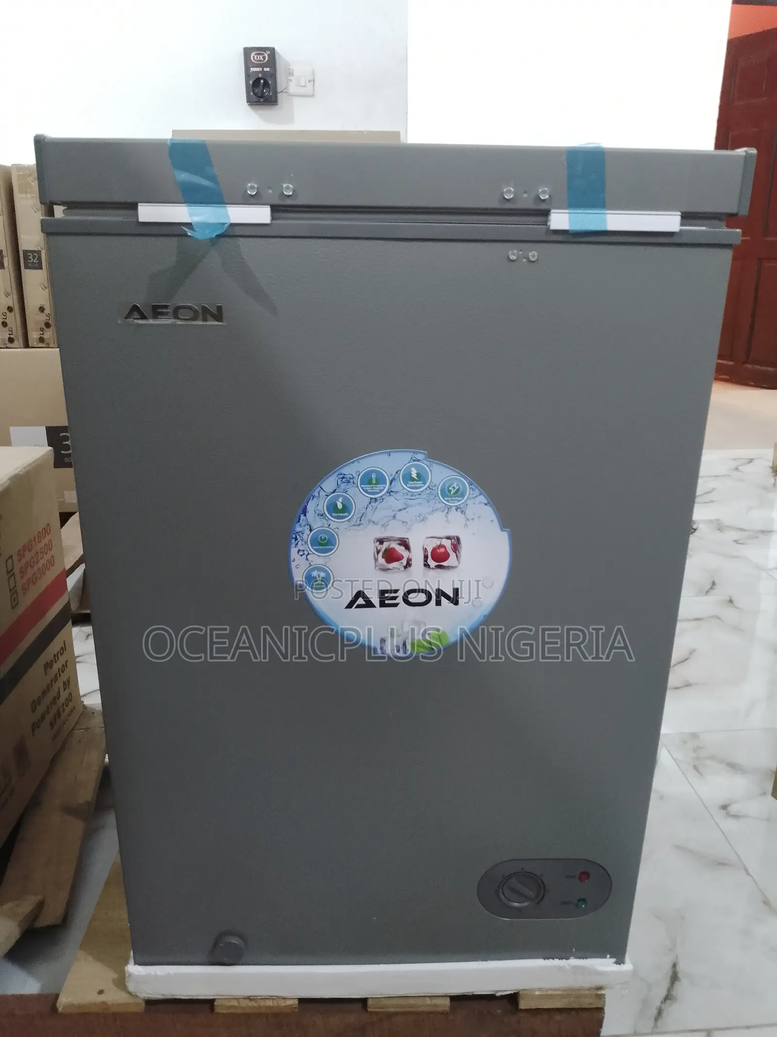 Aeon 100L Chest Freezer With LED Door Lamp (Acf100gk)