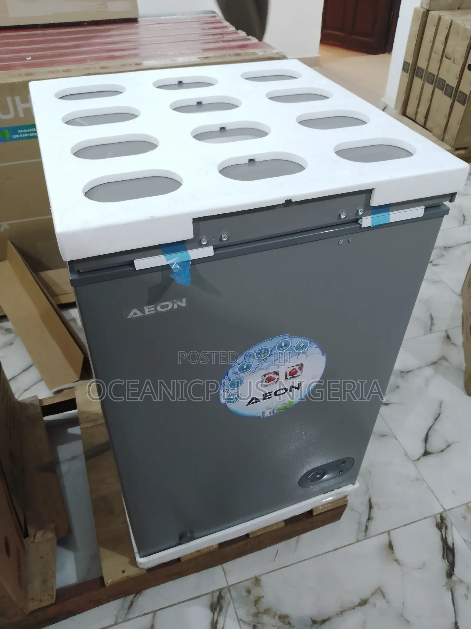 Aeon 100L Chest Freezer With LED Door Lamp (Acf100gk)
