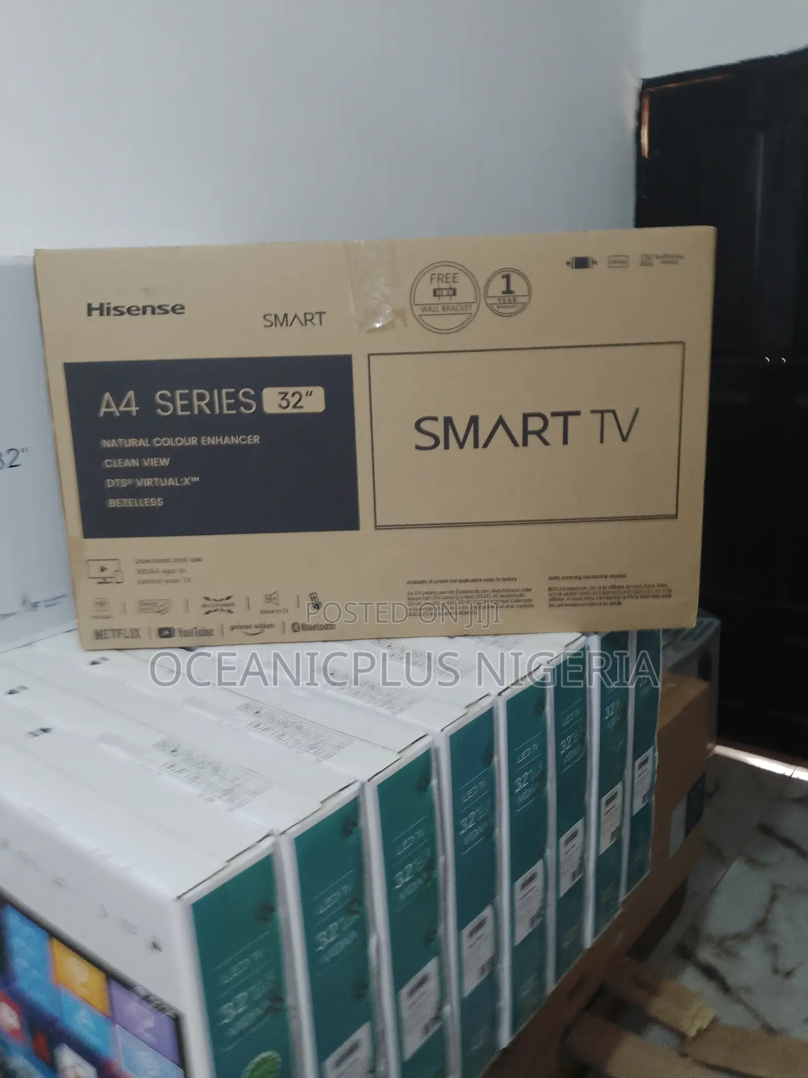 Full LED Hisense 32inches Smart Tv.