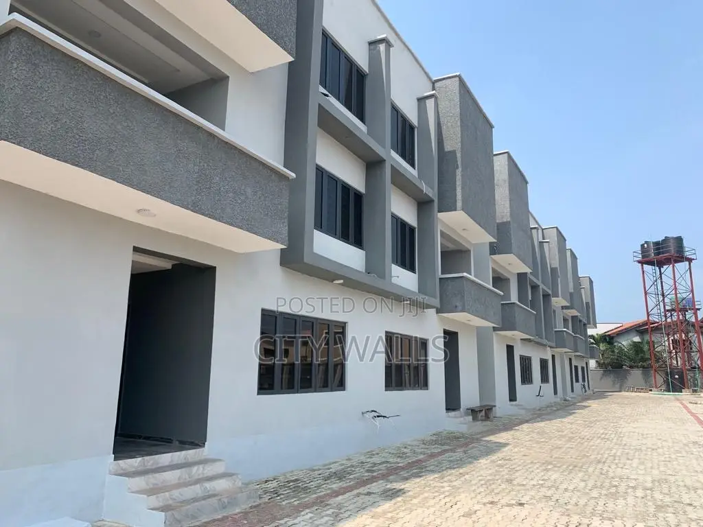 4bdrm Townhouse/Terrace in Igbo-efon for sale