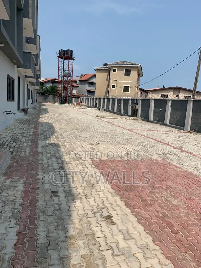 4bdrm Townhouse/Terrace in Igbo-efon for sale
