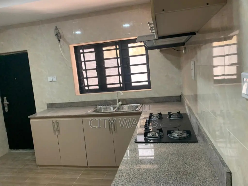 4bdrm Townhouse/Terrace in Igbo-efon for sale