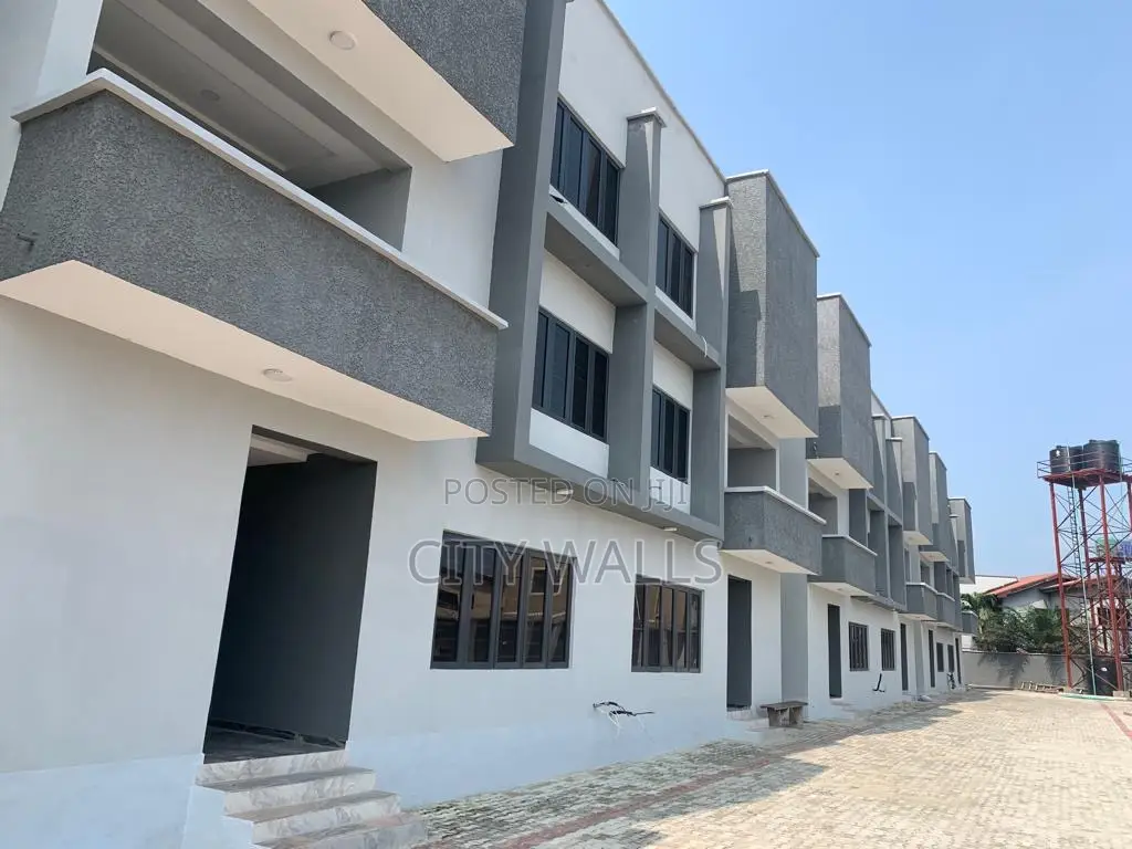 4bdrm Townhouse/Terrace in Igbo-efon for sale