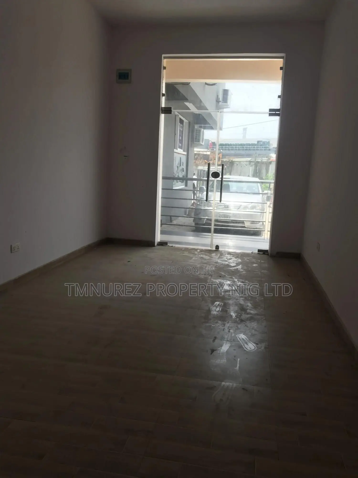SHOP. Very Standard Spacious Newly Built OSAPA London
