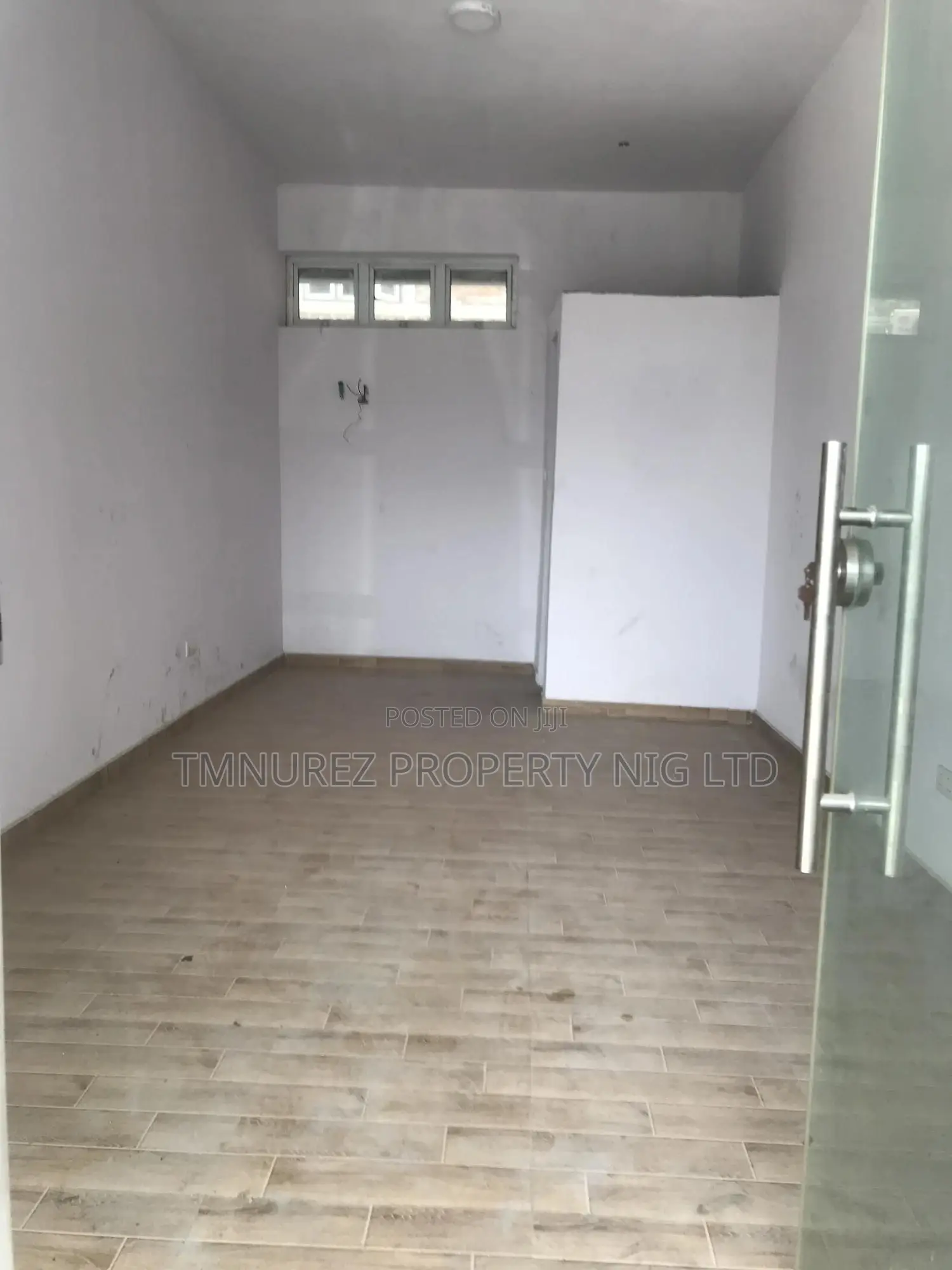 SHOP. Very Standard Spacious Newly Built OSAPA London