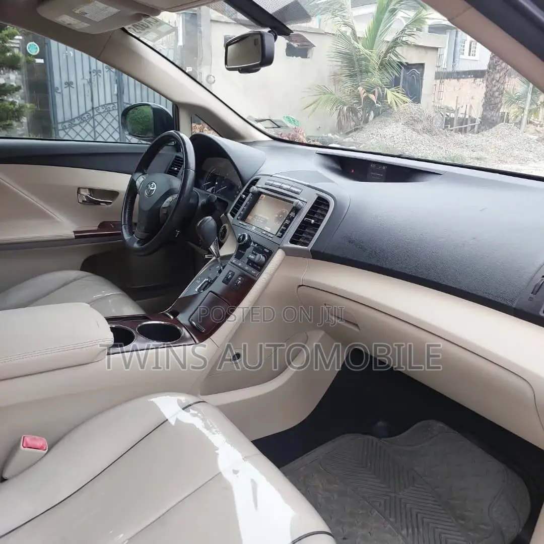 Toyota Venza V6 AWD 2011 Gray