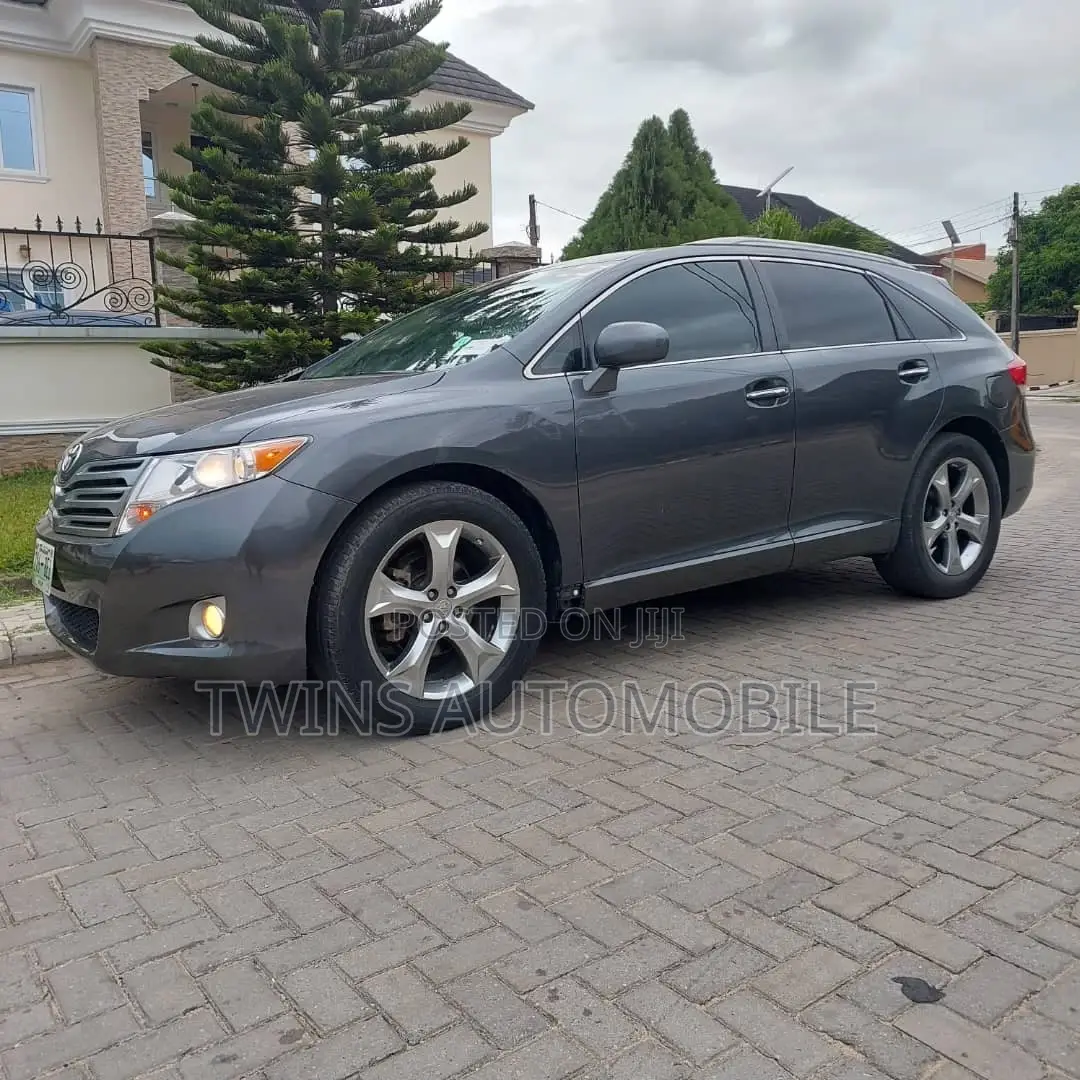 Toyota Venza V6 AWD 2011 Gray