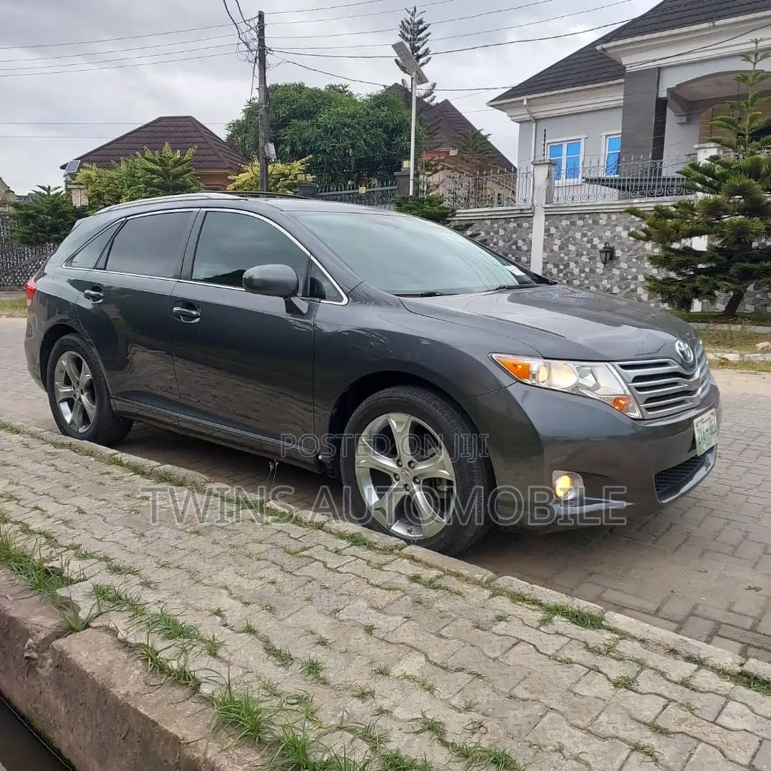 Toyota Venza V6 AWD 2011 Gray