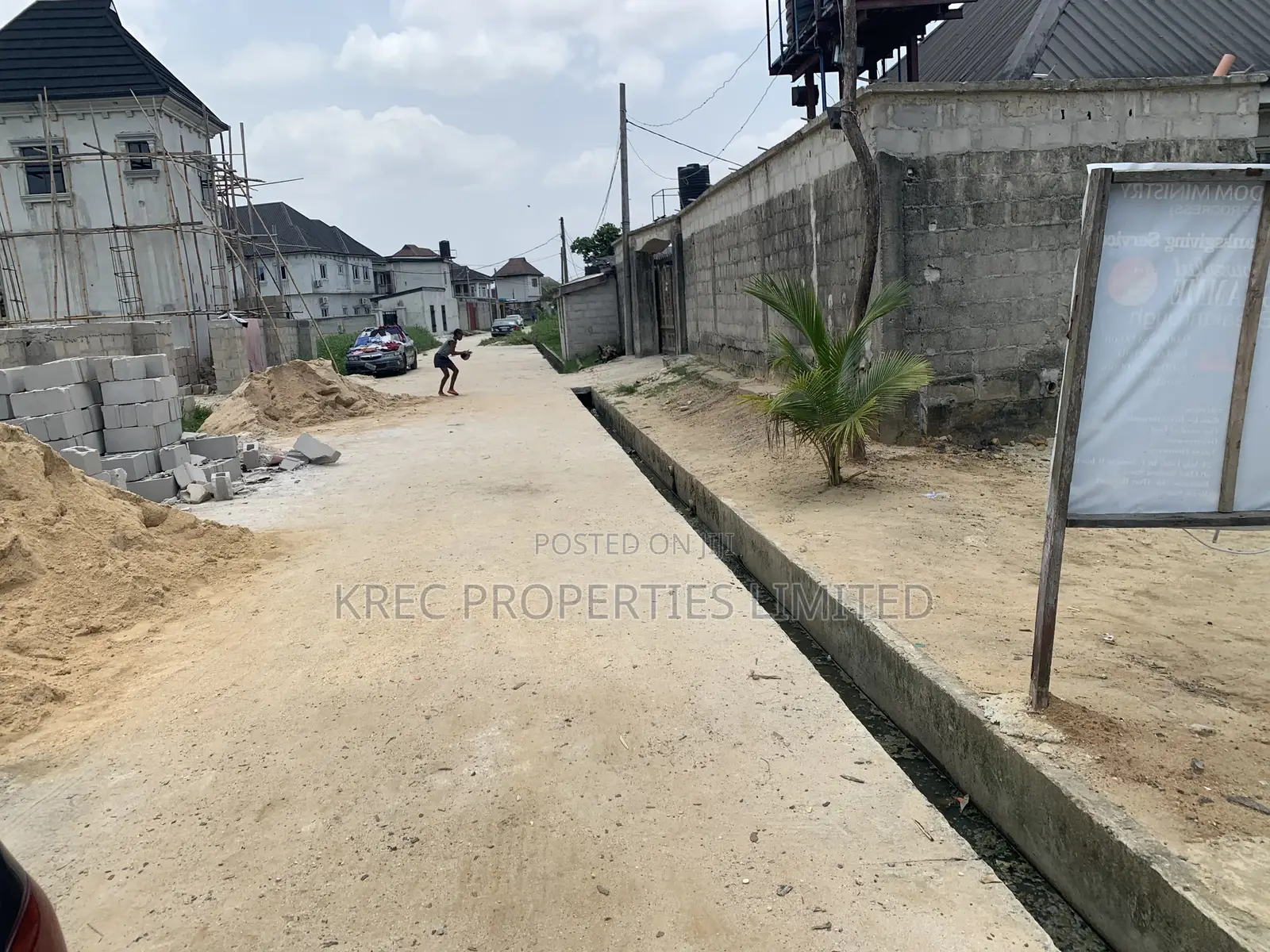 4bdrm Duplex in Eliozu Estate, Port-Harcourt for sale