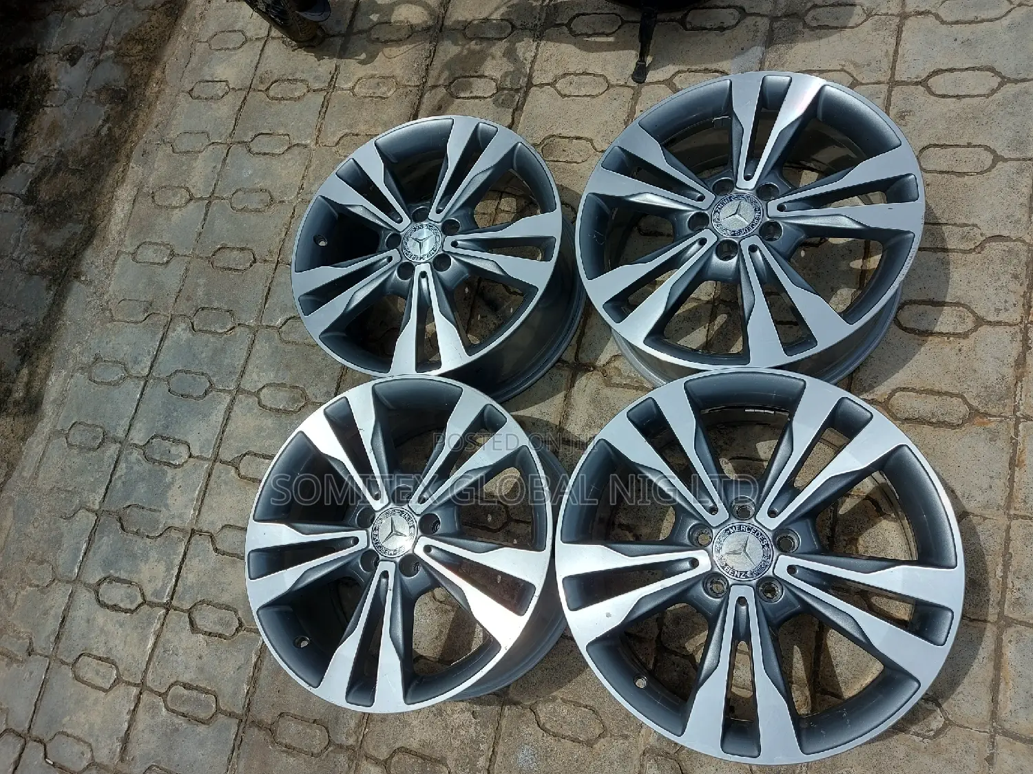 Mercedes Benz Rim18