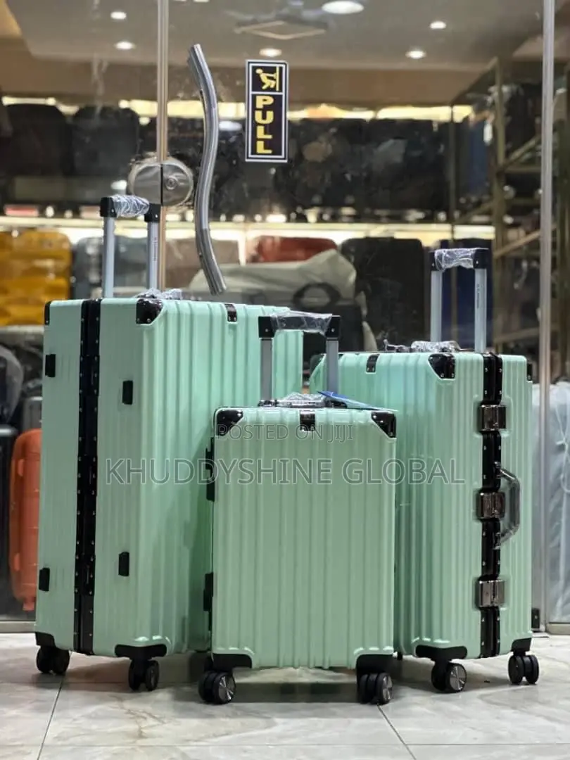 3 Sets Luxury Traveling Bags And Luggage Bags Available