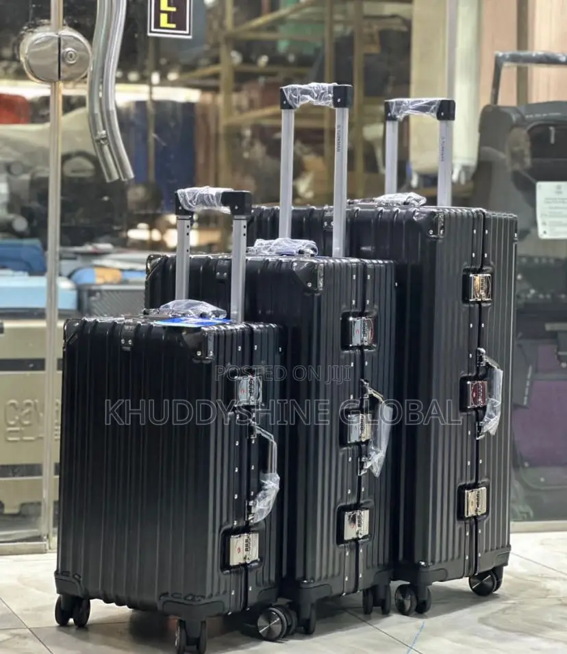 3 Sets Luxury Traveling Bags And Luggage Bags Available
