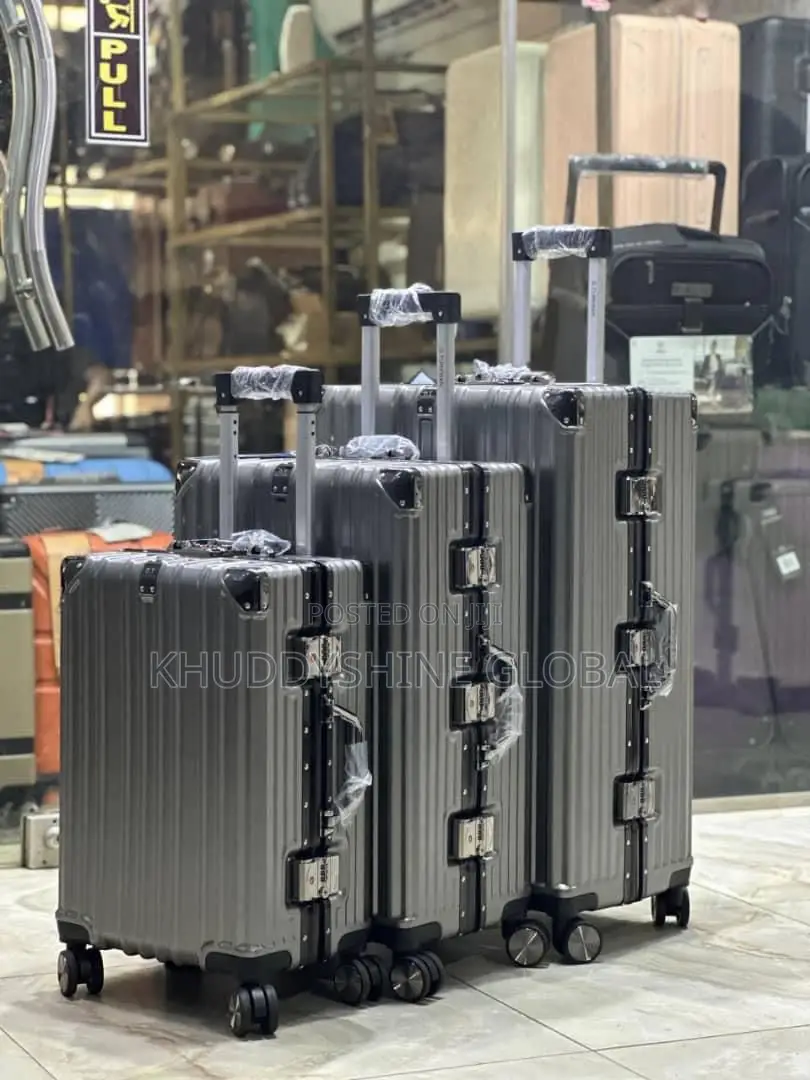 3 Sets Luxury Traveling Bags And Luggage Bags Available