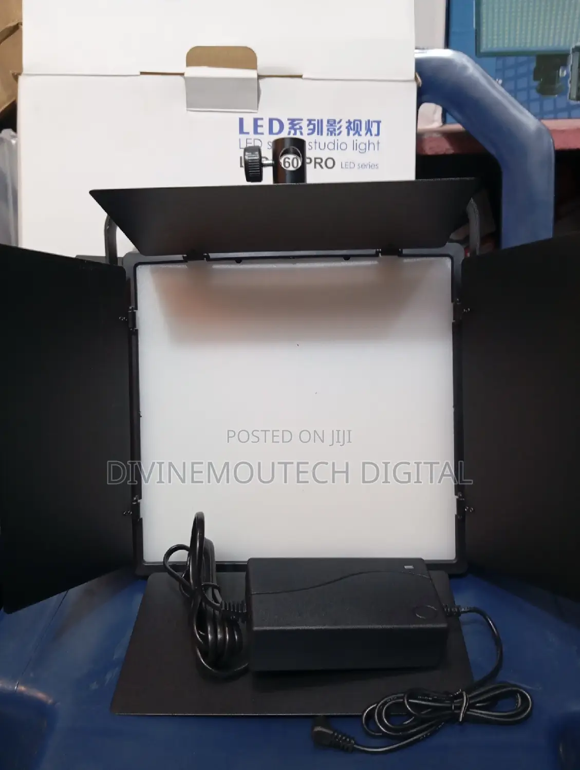 Pro 660 Light With Tripod Stand
