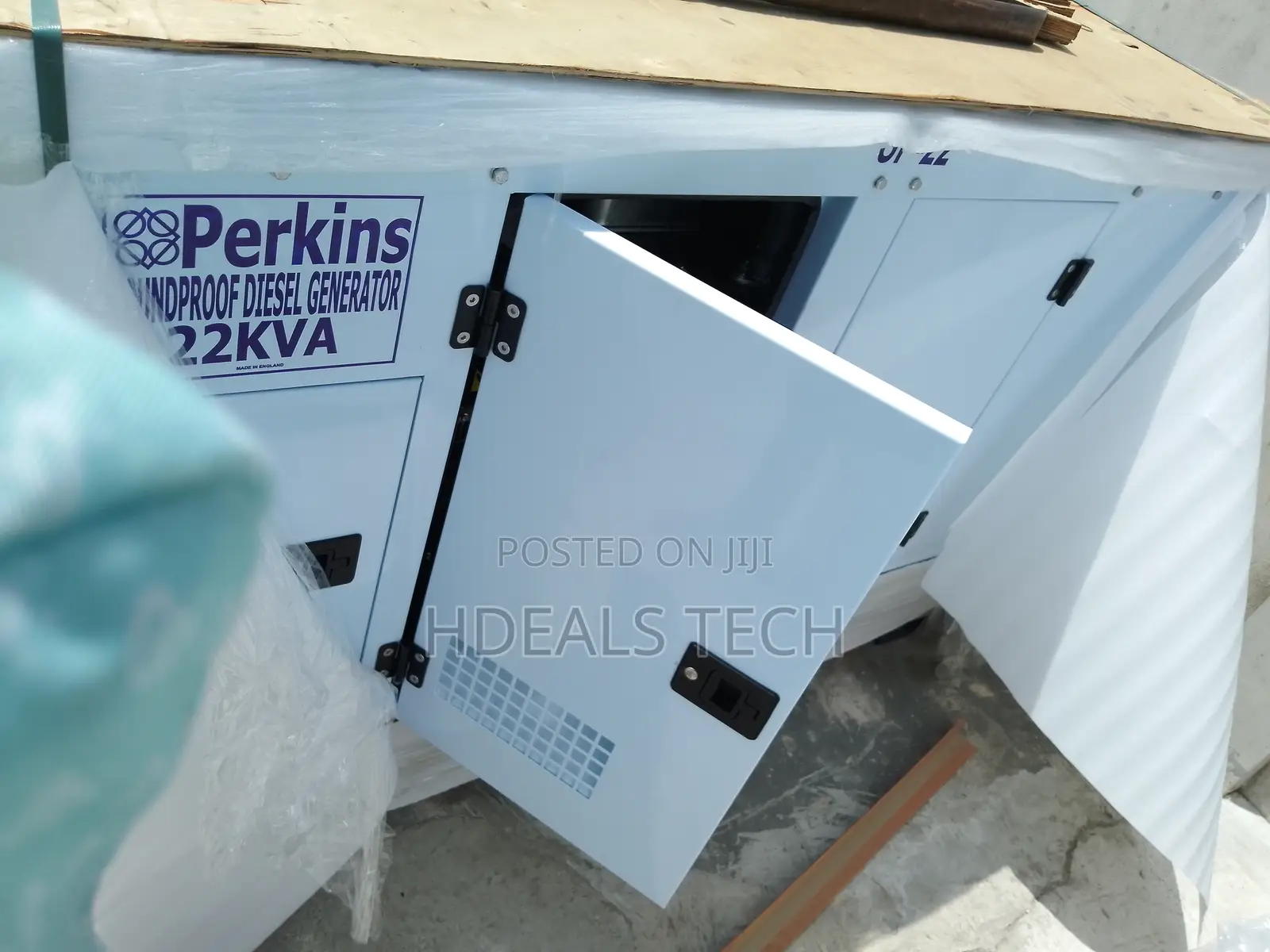 Soundproof 22kva Perkins DIESEL Generator.