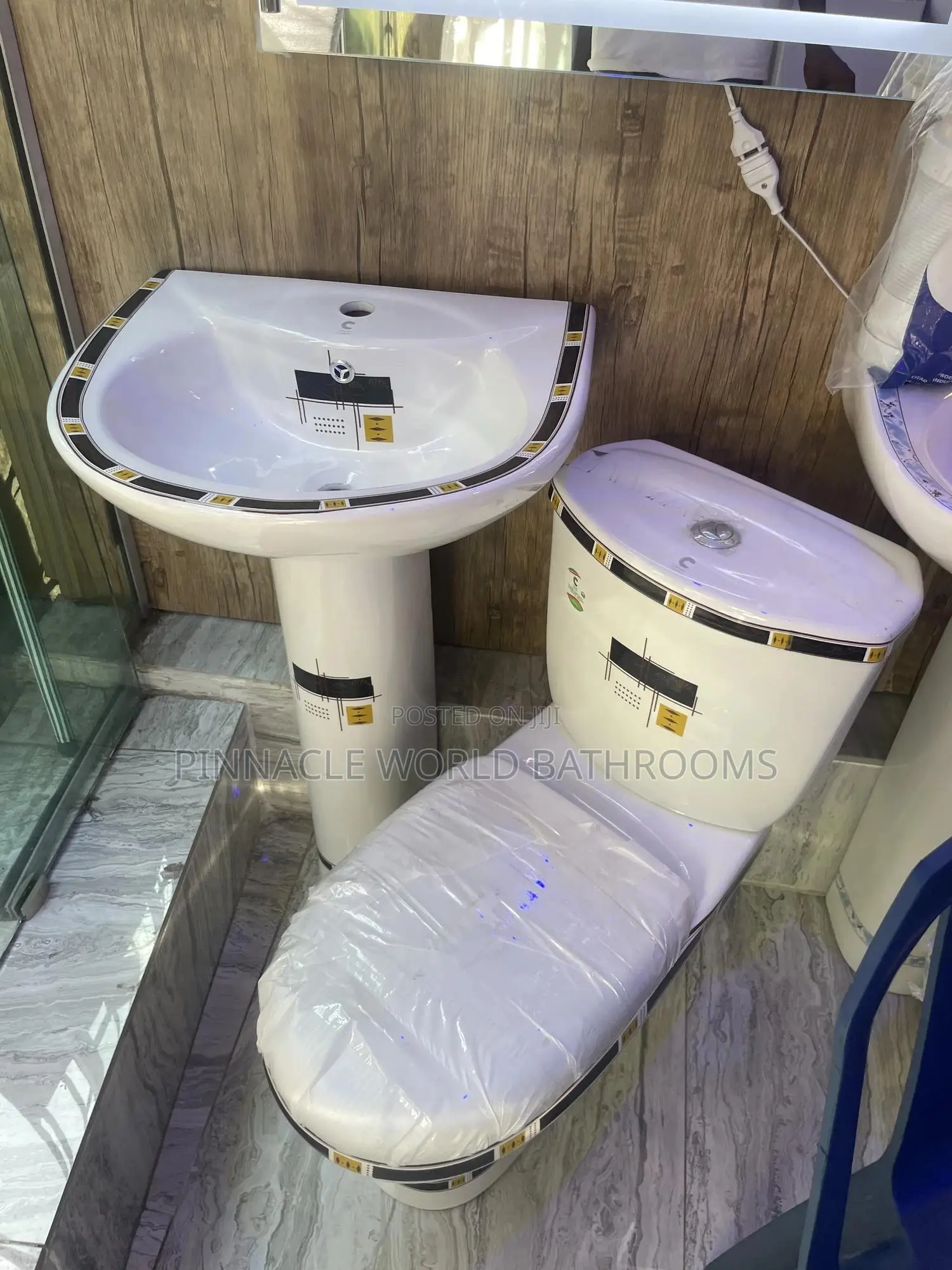 Design Wc Set With Basin and Pedestal 001