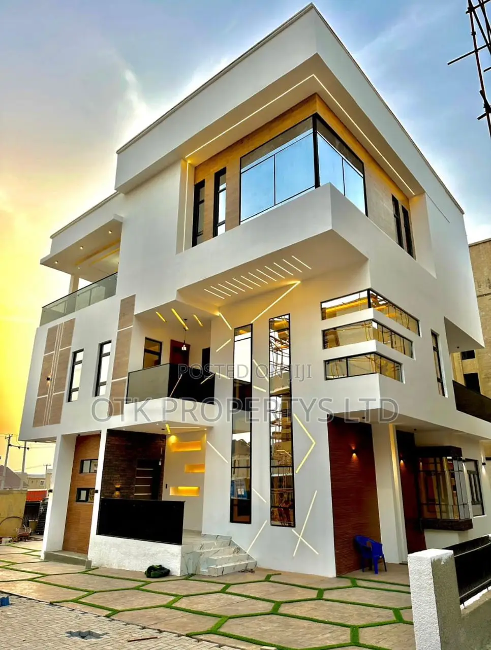 Furnished 6bdrm Duplex in Mini Estate
Asokoro for sale