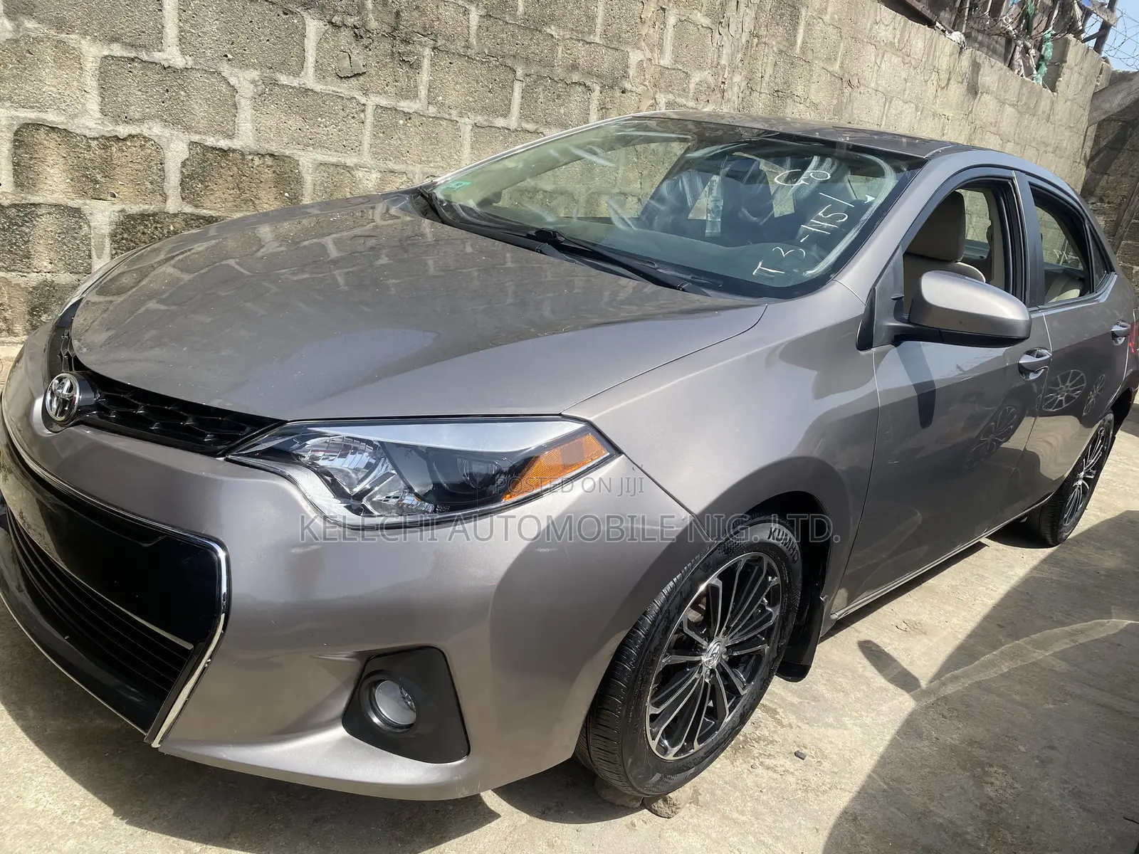 Toyota Corolla 2015 Gold