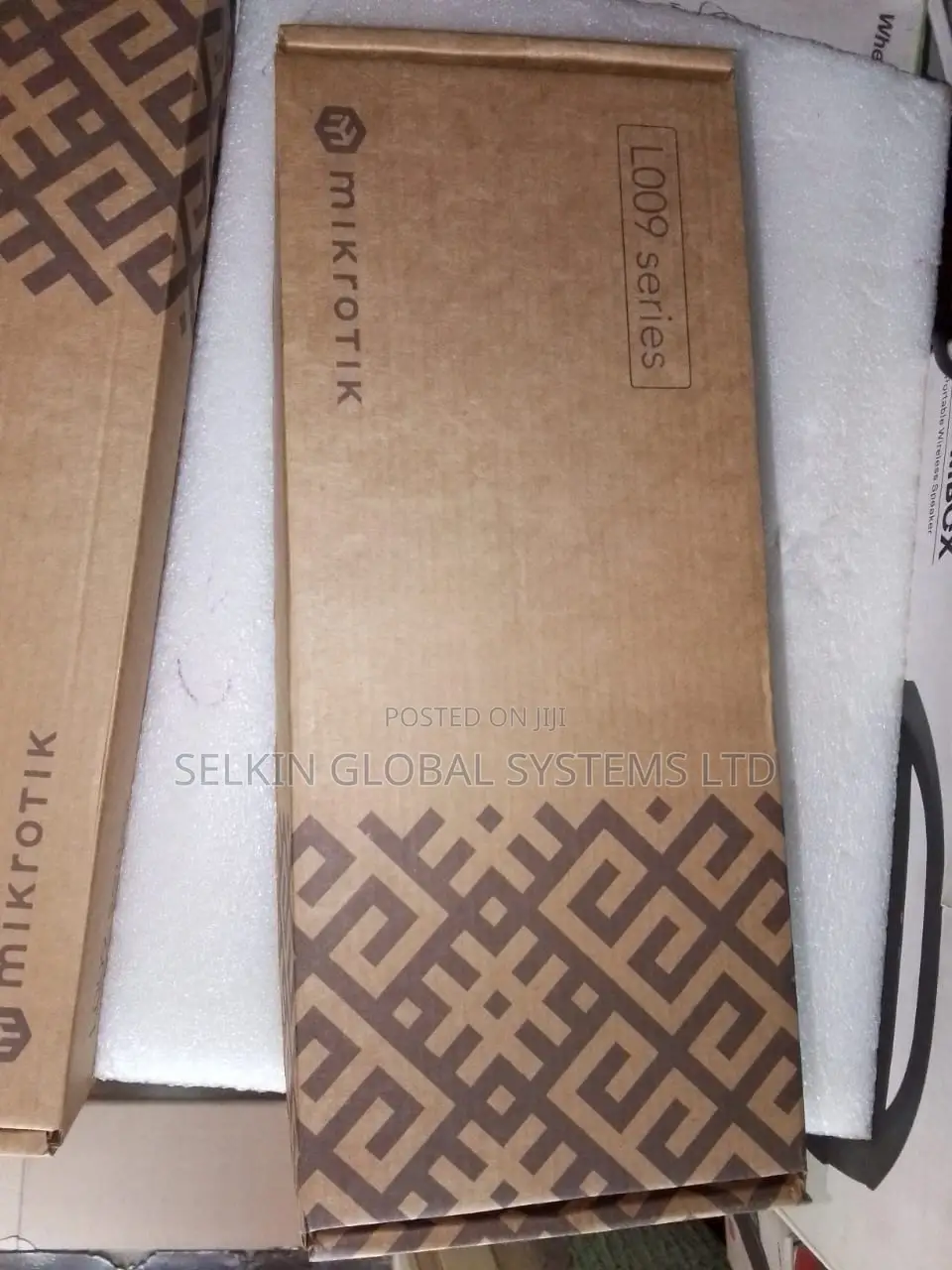 Mikrotik L009uigs-2haxd-in Gigabit Wireless Router
